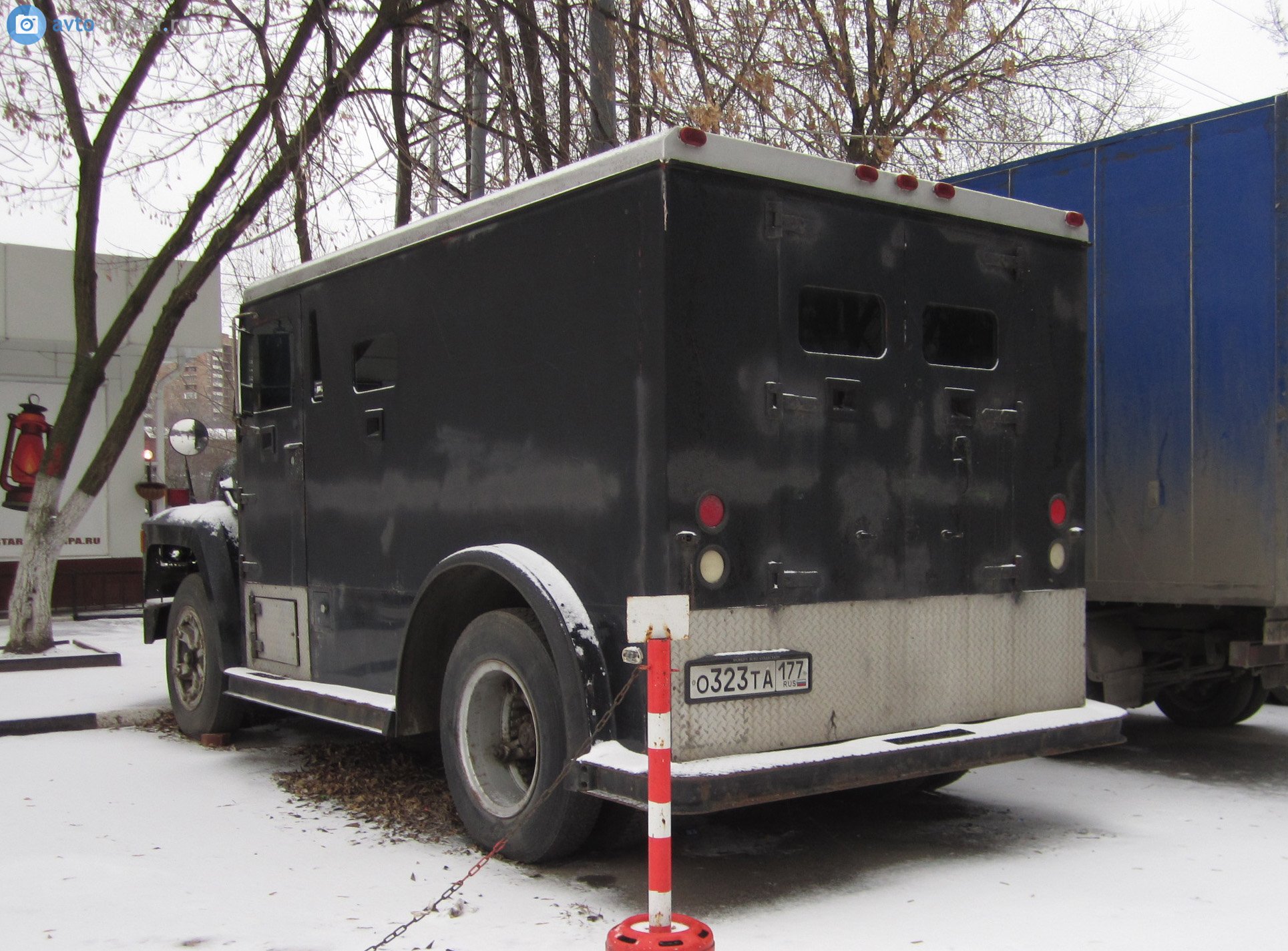 о 323 та 177, Ford F-700 7th gen, 1979–1995