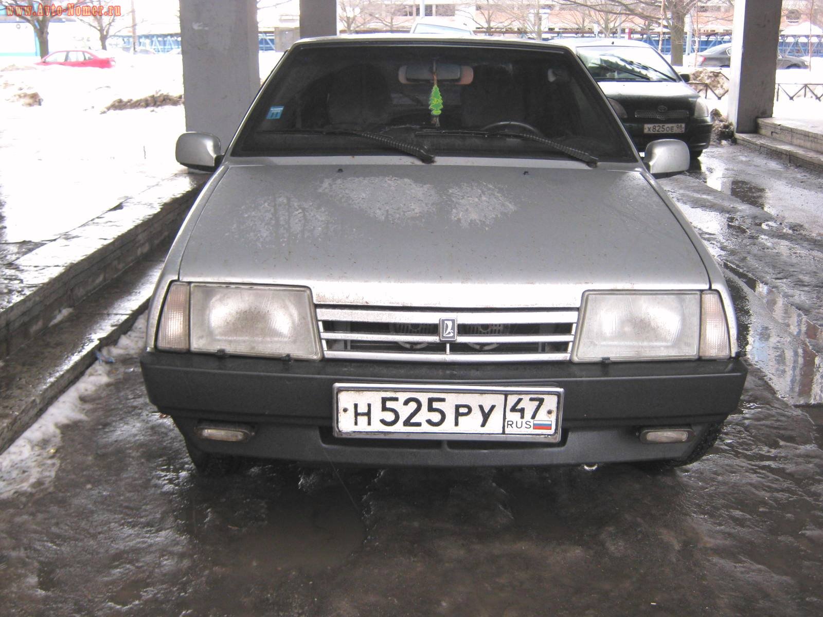 н 525 ру 47, Lada (VAZ) 2108 