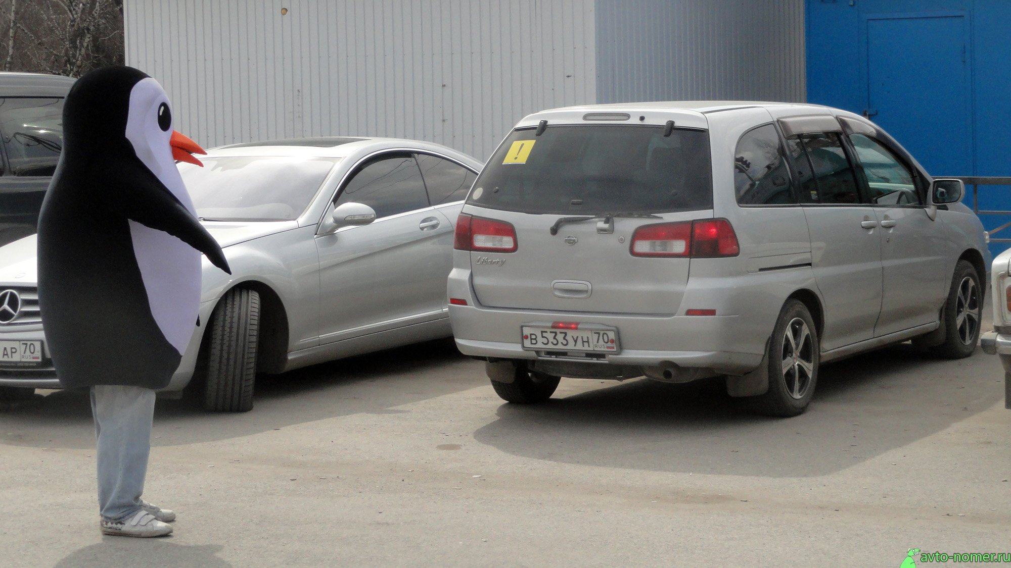 в 533 ун 70, Nissan Liberty 