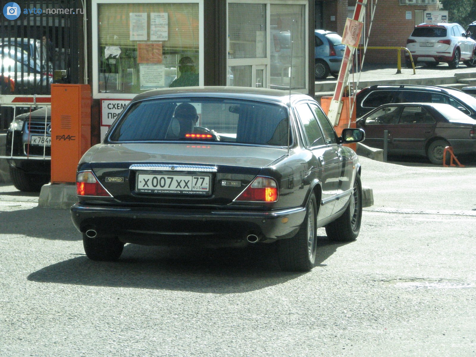 х 007 хх 77, Daimler Super V8 