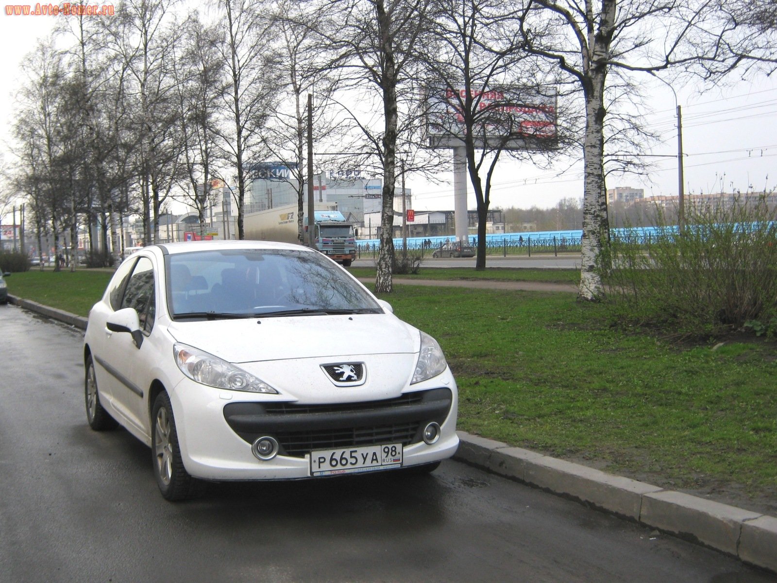 р 665 уа 98, Peugeot 207 