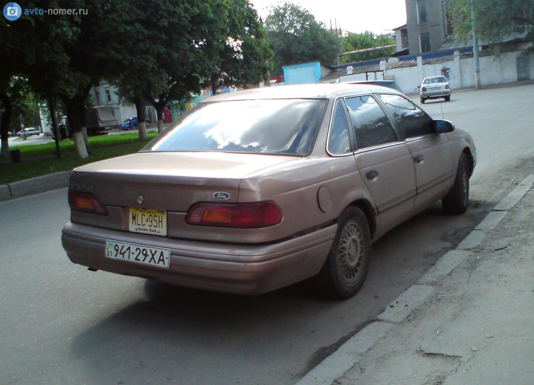 21 941-29 XA, Ford Taurus 2nd gen Sedan (DN5), 1991–1995